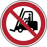 P006 - Vietato l'accesso ai carrelli elevatori e altri veicoli industriali